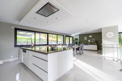 Maison - 238 m² - 8 pièces