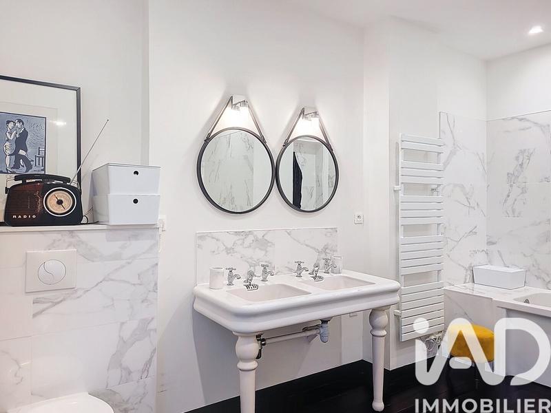 Maison - 415 m² - 13 pièces