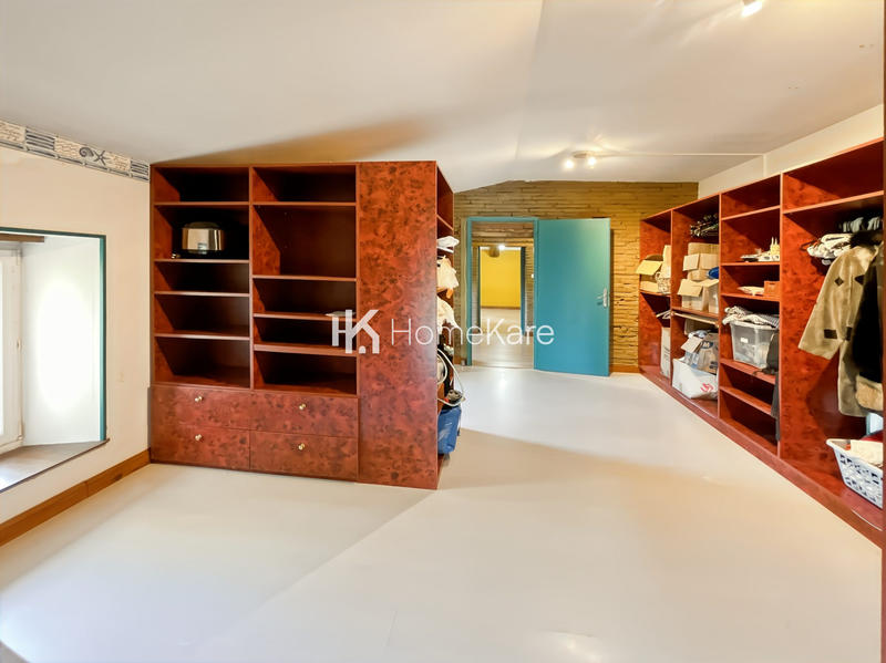 Maison - 327 m² - 7 pièces