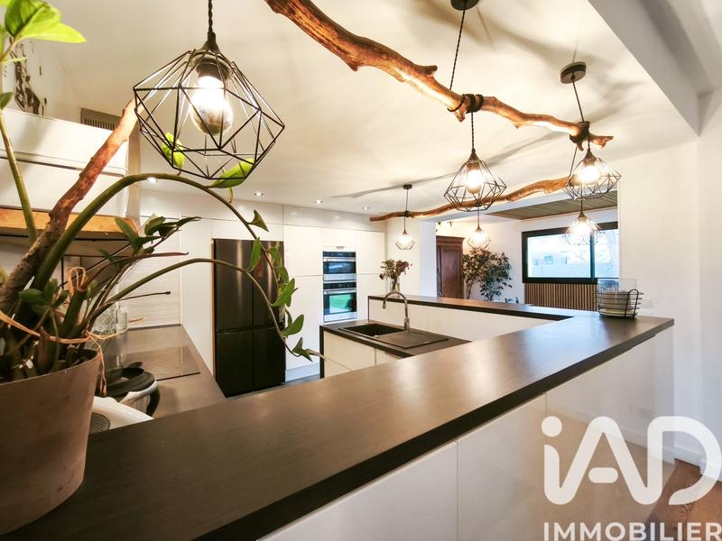 Maison - 189 m² - 9 pièces