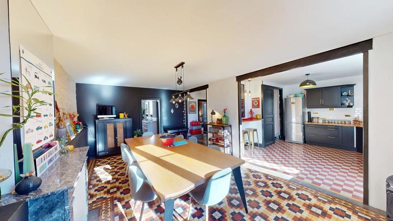 Demeure - 210 m² - 5 pièces