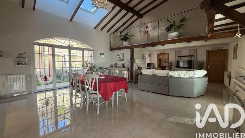 Maison - 300 m² - 9 pièces