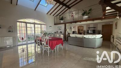 Maison - 300 m² - 9 pièces