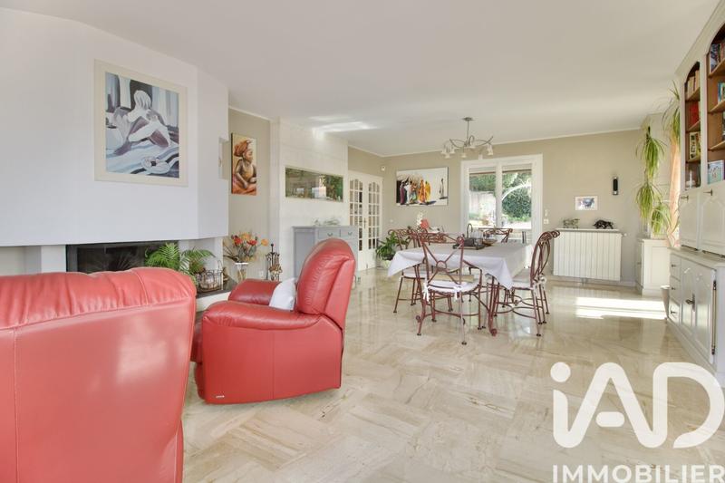 Maison - 204 m² - 9 pièces