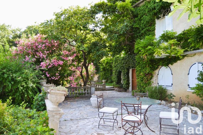 Maison - 240 m² - 10 pièces