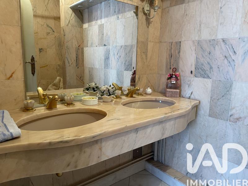 Maison - 294 m² - 13 pièces