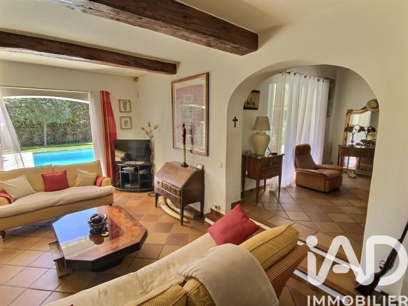 Maison - 240 m² - 10 pièces