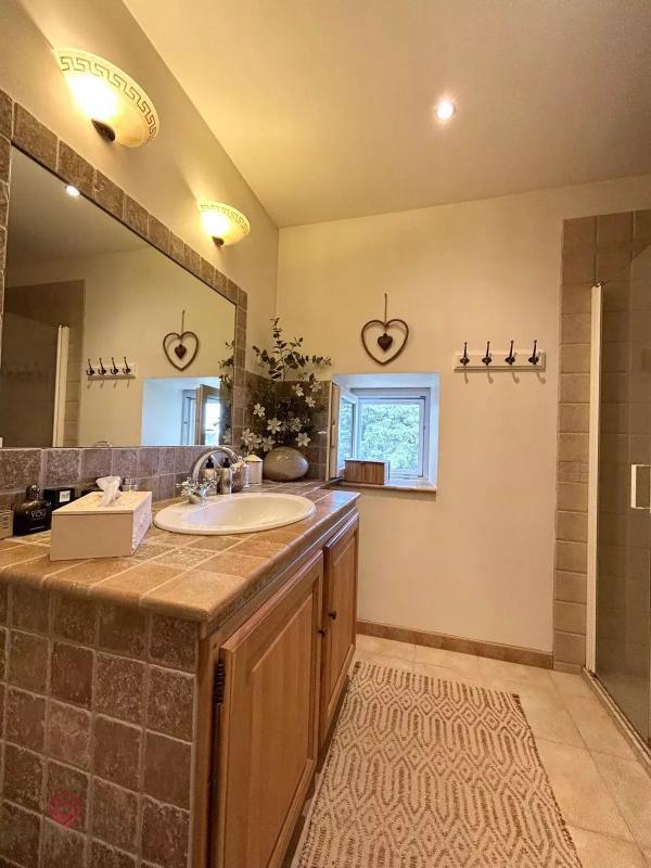 Demeure - 224 m² - 7 pièces