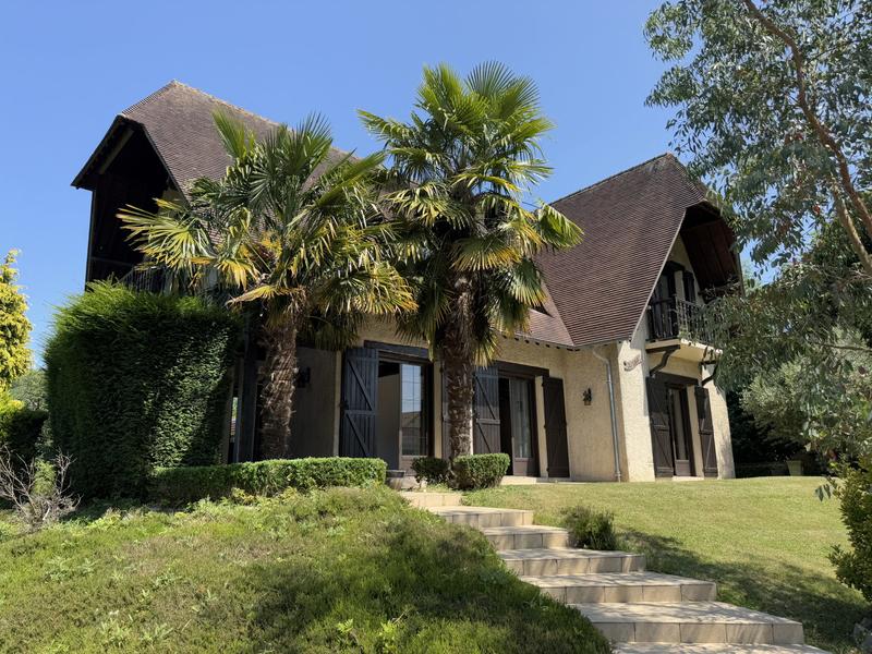 Maison - 140 m² - 5 pièces