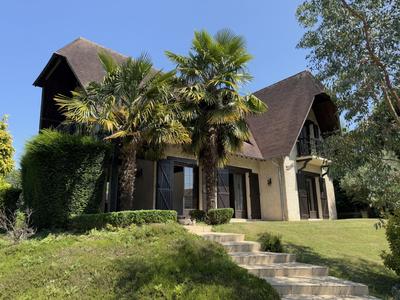 Maison - 140 m² - 5 pièces