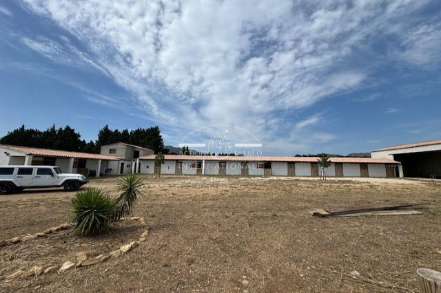 Maison de domaine équestre - 400 m² - 14 pièces