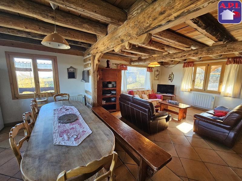 Maison - 214 m² - 8 pièces