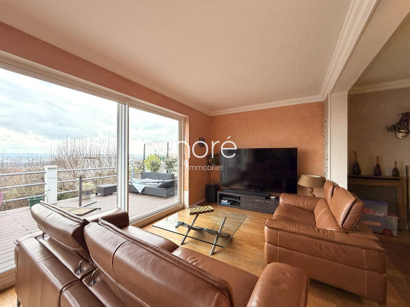 Maison - 178 m² - 9 pièces