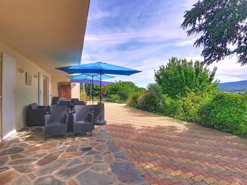 Maison traditionnelle - 248 m² - 7 pièces