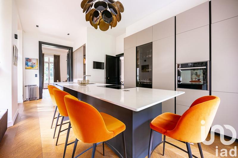 Maison - 327 m² - 10 pièces