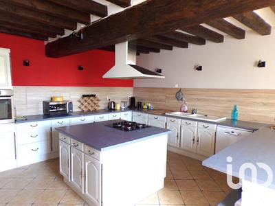 Maison - 220 m² - 6 pièces