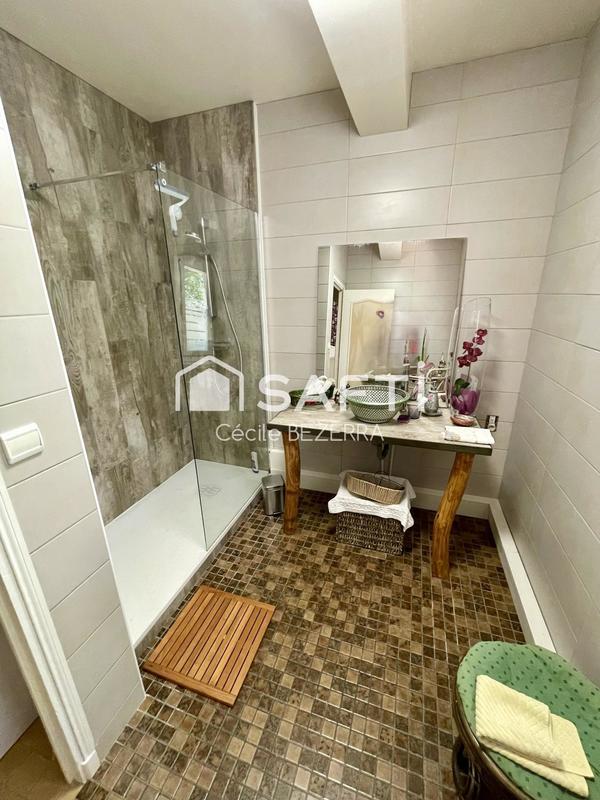 Maison - 239 m² - 7 pièces