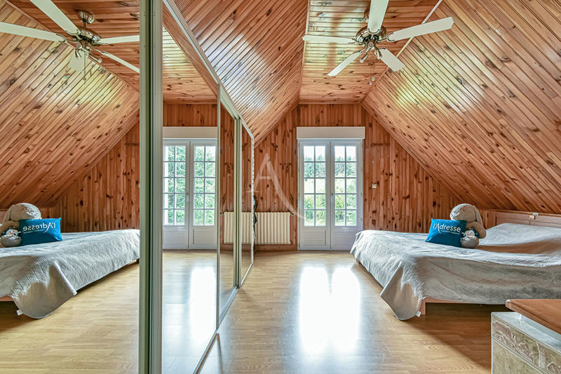 Demeure - 457 m² - 9 pièces