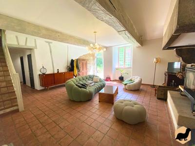 Maison - 300 m² - 8 pièces