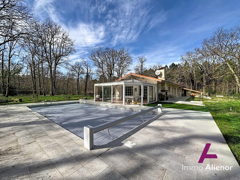 Maison traditionnelle - 183 m² - 6 pièces