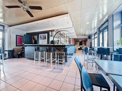 Maison - 218 m² - 7 pièces