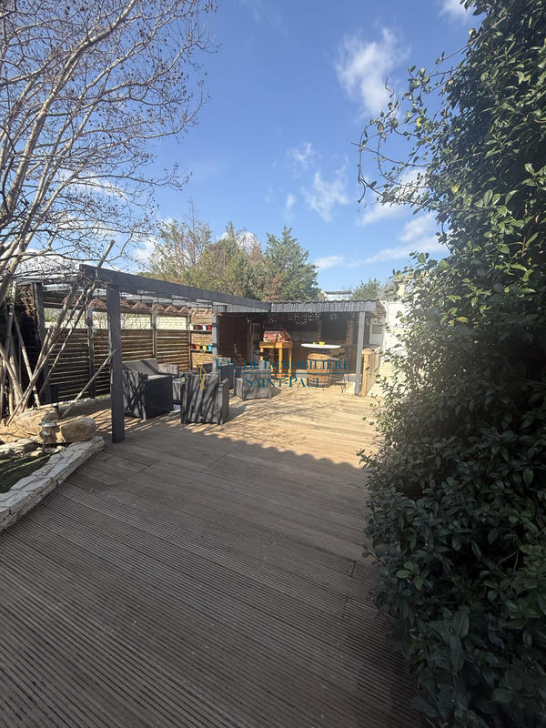 Maison - 240 m² - 5 pièces