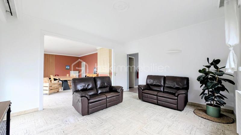 Demeure - 250 m² - 11 pièces