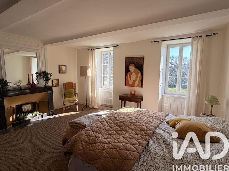 Maison - 260 m² - 11 pièces