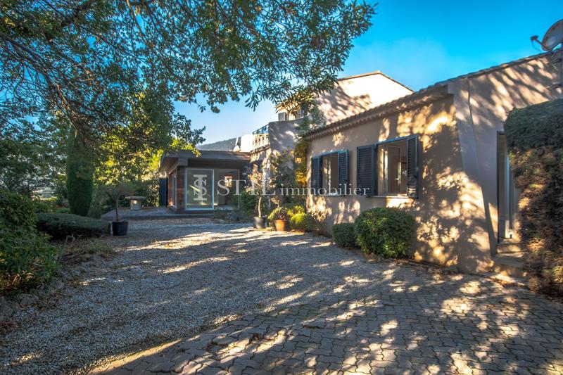 Villa - 300 m² - 6 pièces