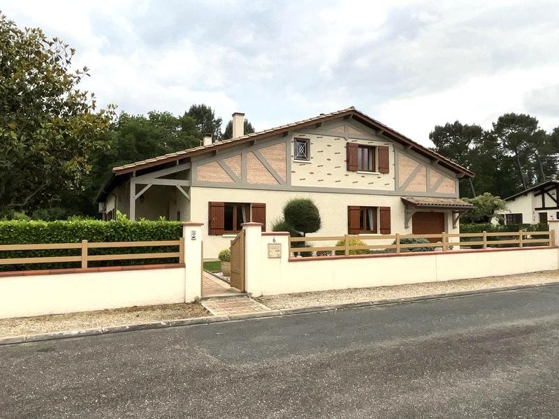 Maison - 238 m² - 5 pièces