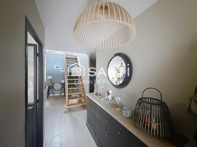 Maison - 207 m² - 7 pièces