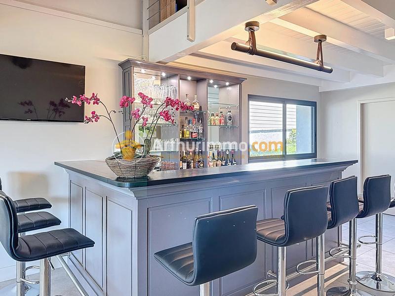 Maison - 370 m² - 5 pièces