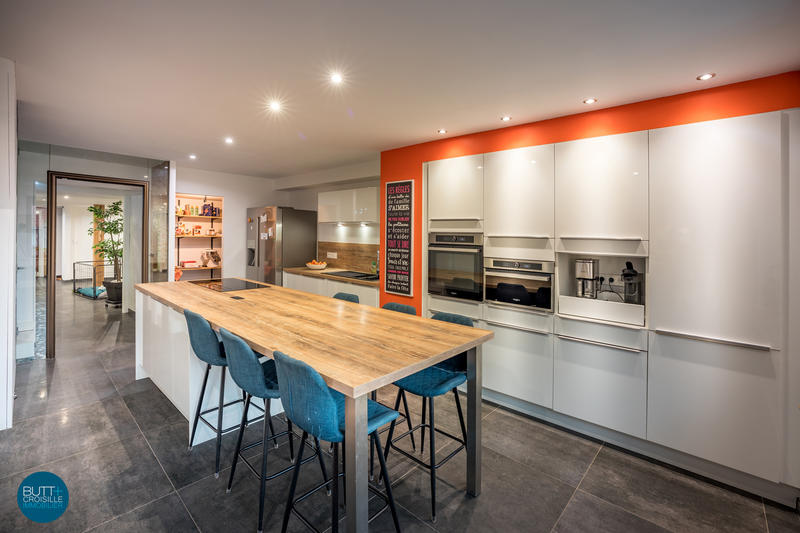 Maison - 390 m² - 11 pièces