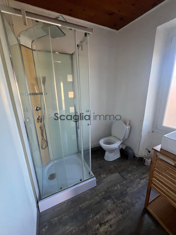 Maison - 250 m² - 8 pièces