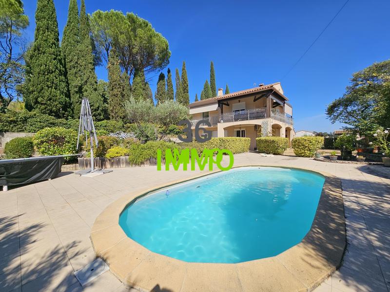 Maison traditionnelle - 201 m² - 8 pièces