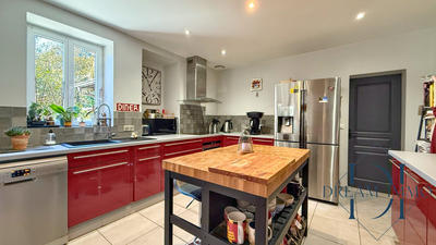 Maison - 271 m² - 9 pièces