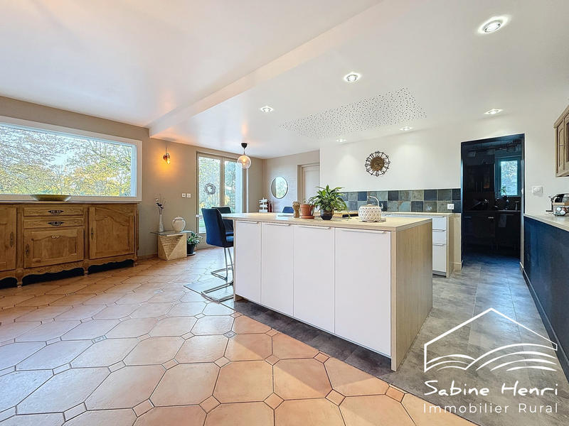 Maison - 354 m² - 10 pièces