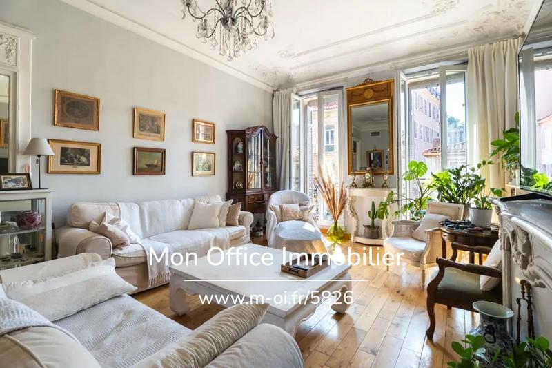 Appartement - 125 m² - 5 pièces