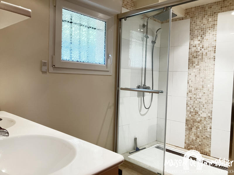 Maison - 253 m² - 7 pièces