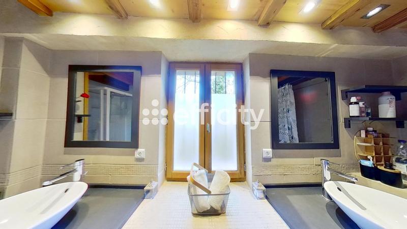 Maison - 220 m² - 7 pièces