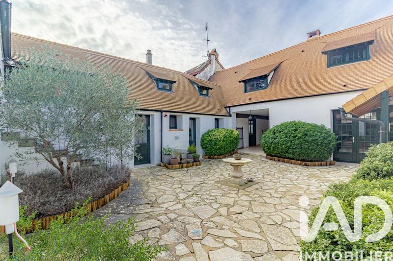 Maison - 233 m² - 7 pièces