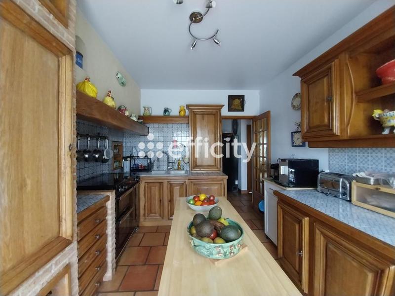 Maison - 210 m² - 7 pièces