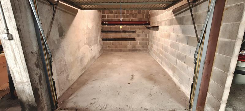 Parking / Garage - 12 m²