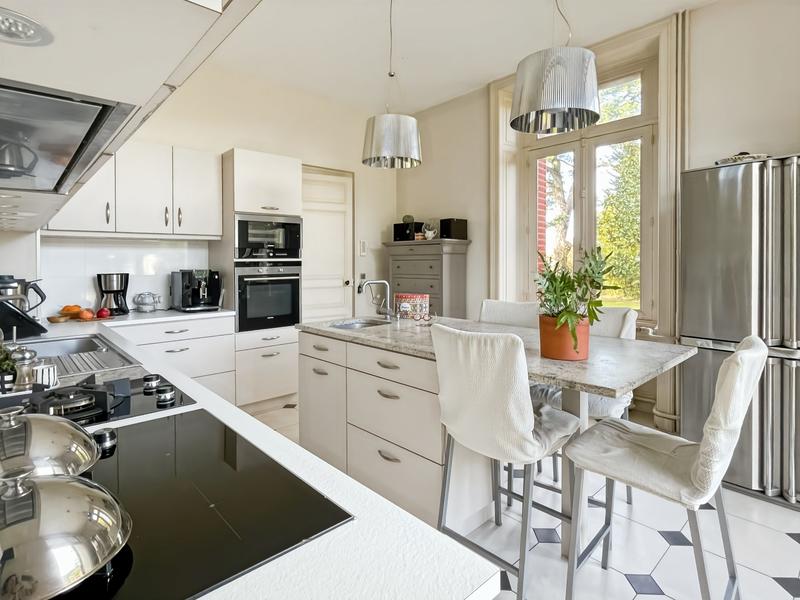 Maison ancienne - 215 m² - 9 pièces