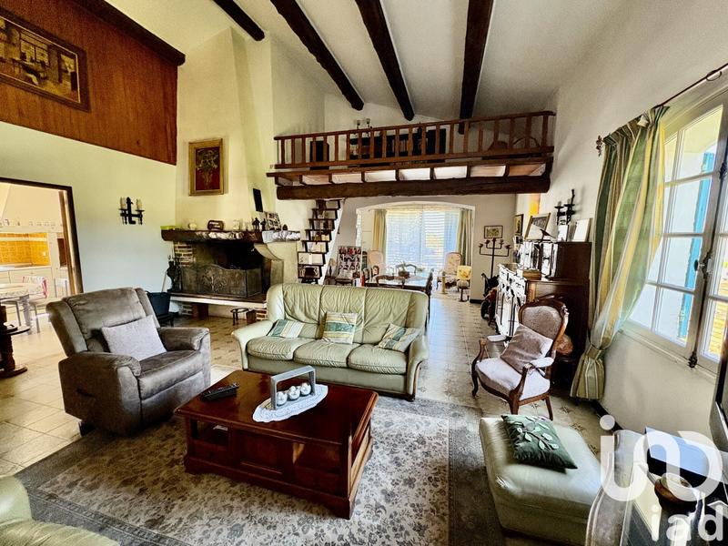 Maison - 240 m² - 8 pièces