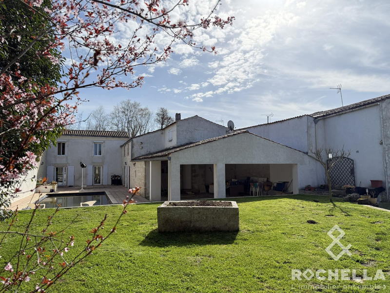 Maison ancienne - 265 m² - 8 pièces