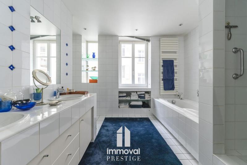 Appartement - 224 m² - 7 pièces