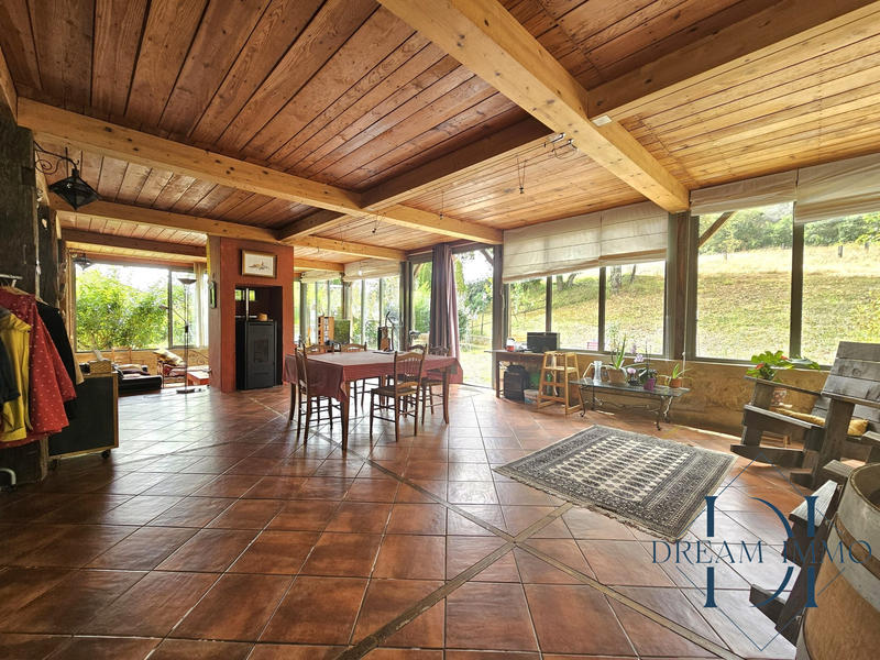 Maison - 565 m² - 15 pièces