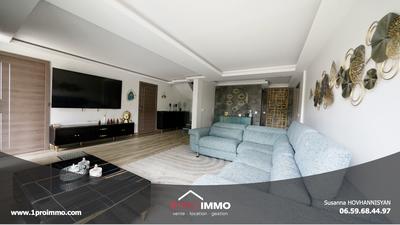 Maison - 220 m² - 9 pièces