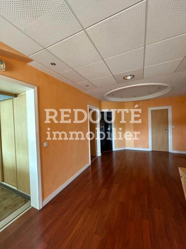 Bureau - 185 m² - 7 pièces